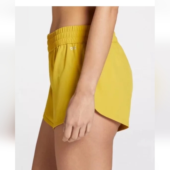 DSG Mid Rise Stride Run Shorts Yellow Size Women's Small NWT - Picture 2 of 6